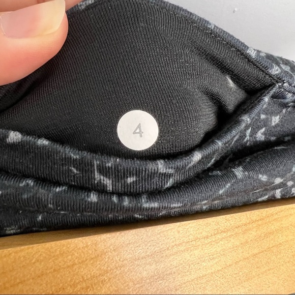 LULULEMON Samba Snake Battleship Black Wunder Under Crop III - Picture 8 of 8